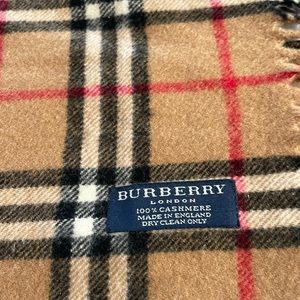 Burberry Authentic 100% cashmere scarf